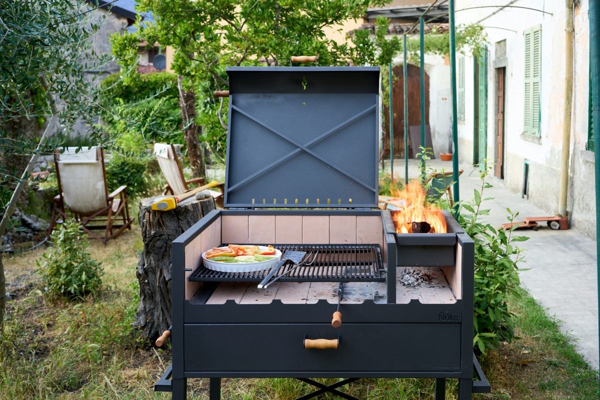 Premium houtgestookte pizza-oven op een buitenkeuken
