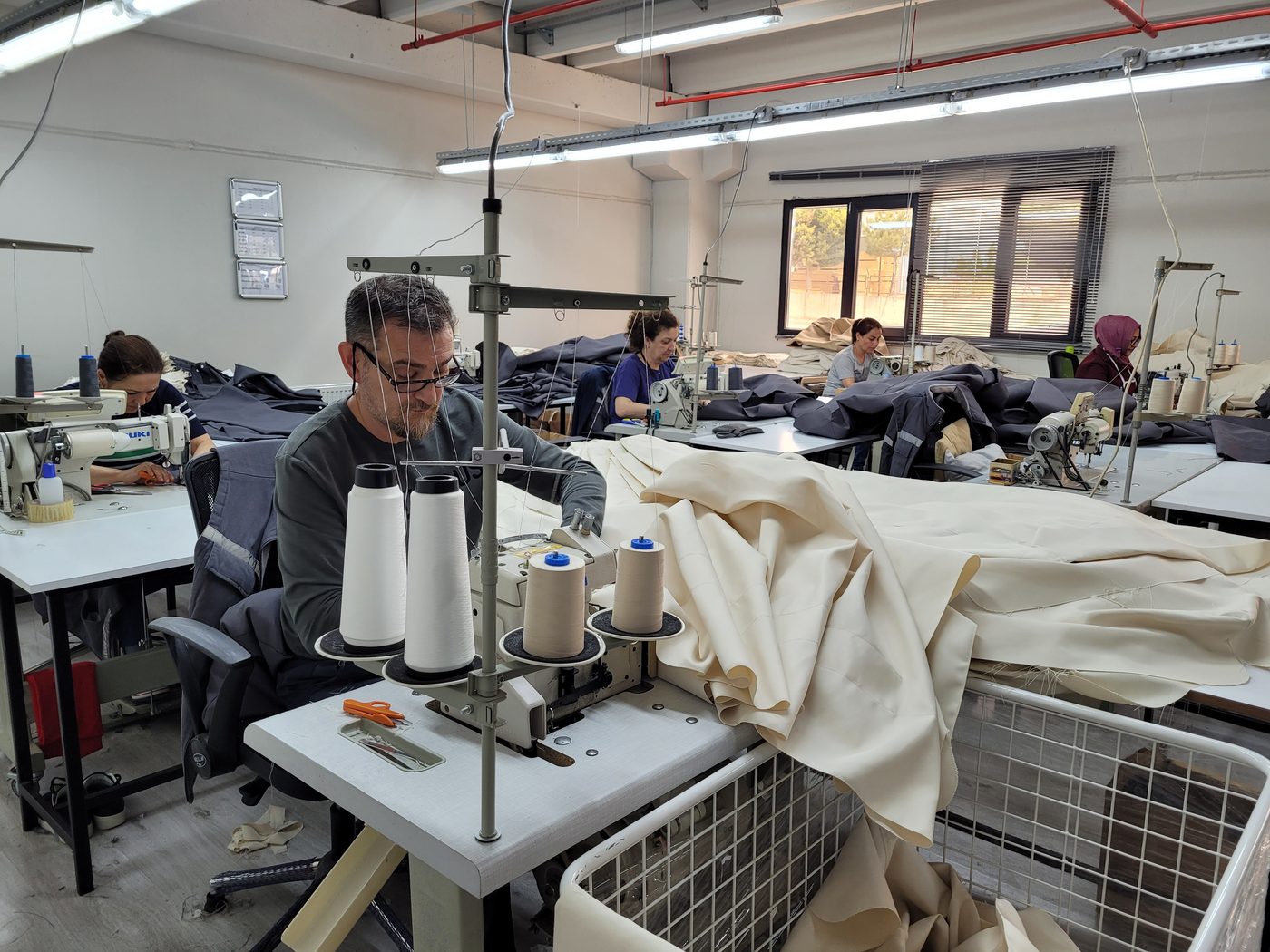 Het atelier waar de schommelbanken worden vervaardigd